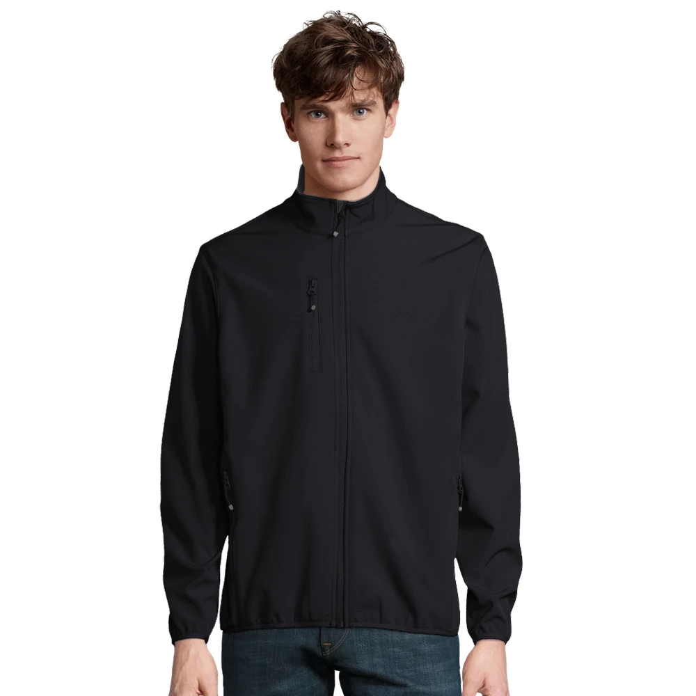 NORE Softshell Jakke i sort – på model
