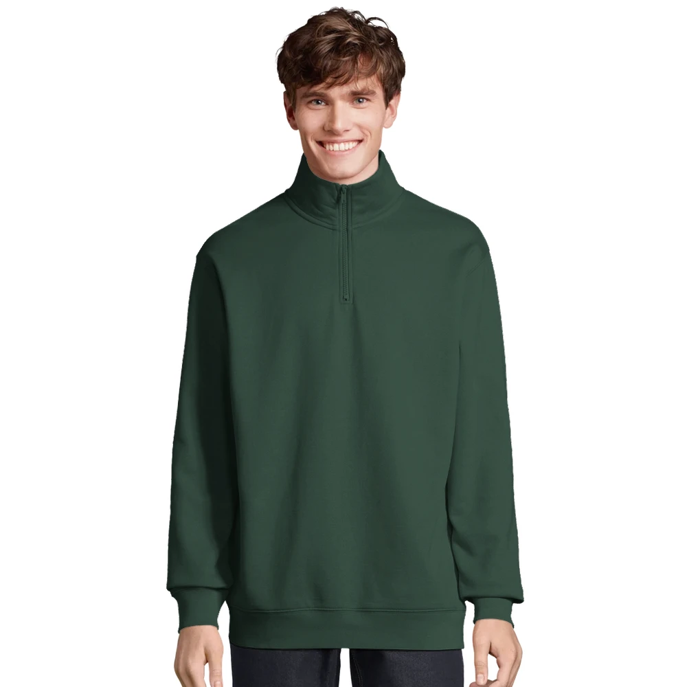 NORE High Collar Sweatshirt i flaskegrøn – på model