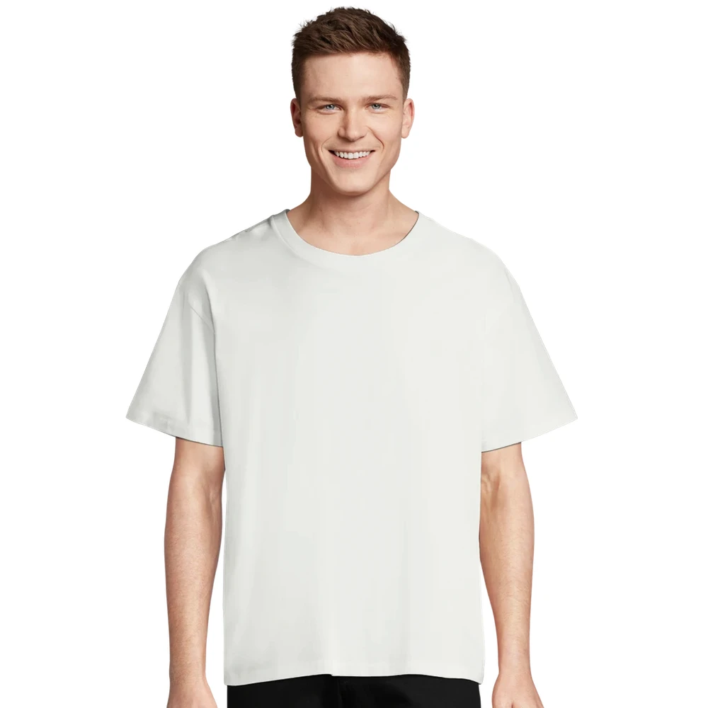 NORE Boxy T-shirt i hvid – på model